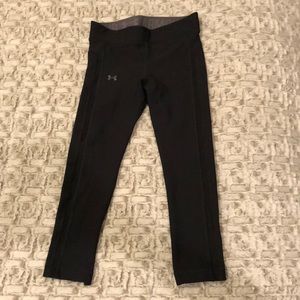 Under Armour mid rise, 3/4 tights. Brand new.